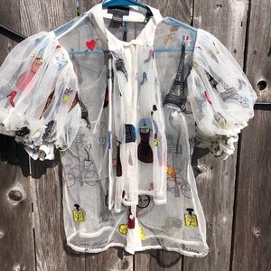 A size small Gracia blouse with puffy sleeves. In excellent condition. Used.